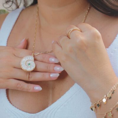 Colar Concha com Resina Banhado a Ouro 18k