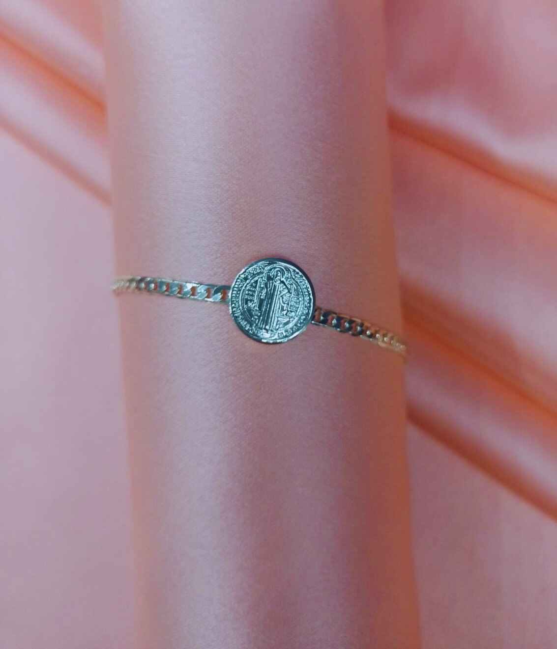 Pulseira Medalha São Bento Banhada a Ouro 18K