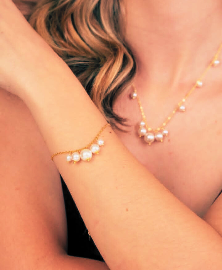 Pulseira com Pérolas Penduradas Banhado A Ouro 18K - Imagem 2