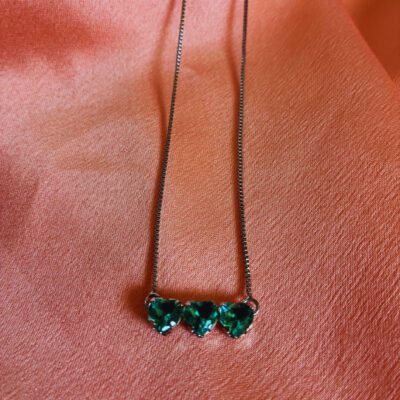 Colar Três Corações Cravejado Banhado A Ródio Branco