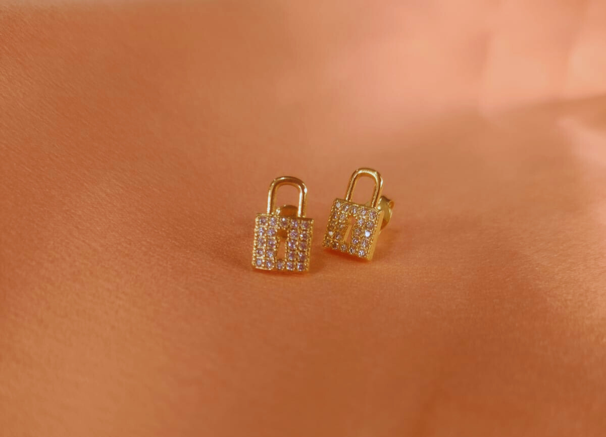 Brinco Cadeado Cravejado Banhado A Ouro 18K