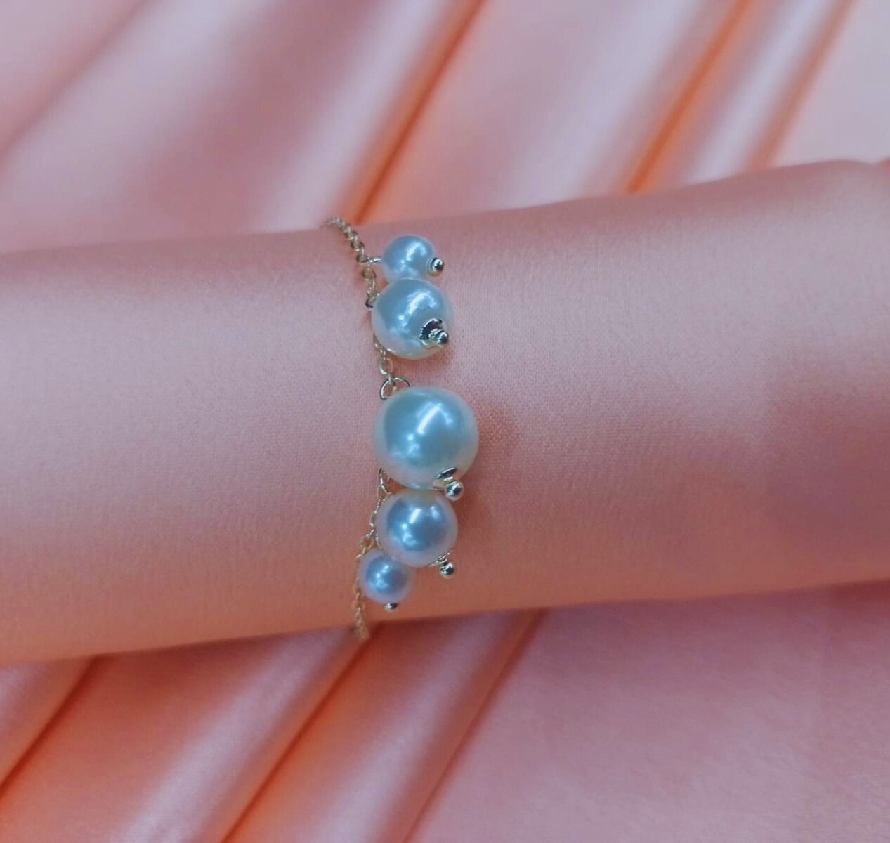 Pulseira com Pérolas Penduradas Banhado A Ouro 18K