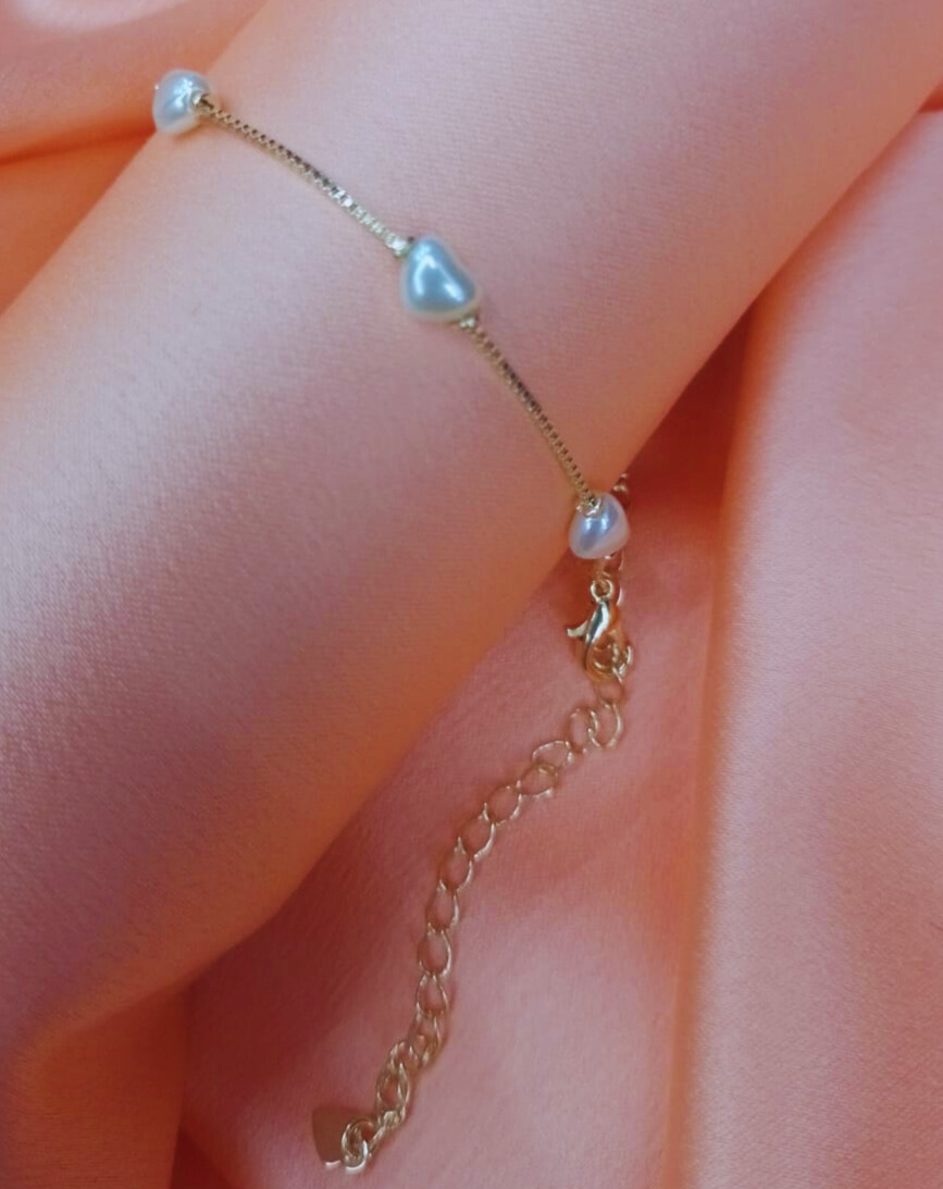 Pulseira Pérola em Formato de Coração Banhada a Ouro 18K
