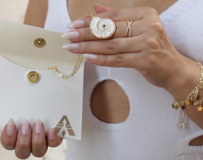 Colar Concha com Resina Banhado a Ouro 18k - Imagem 2