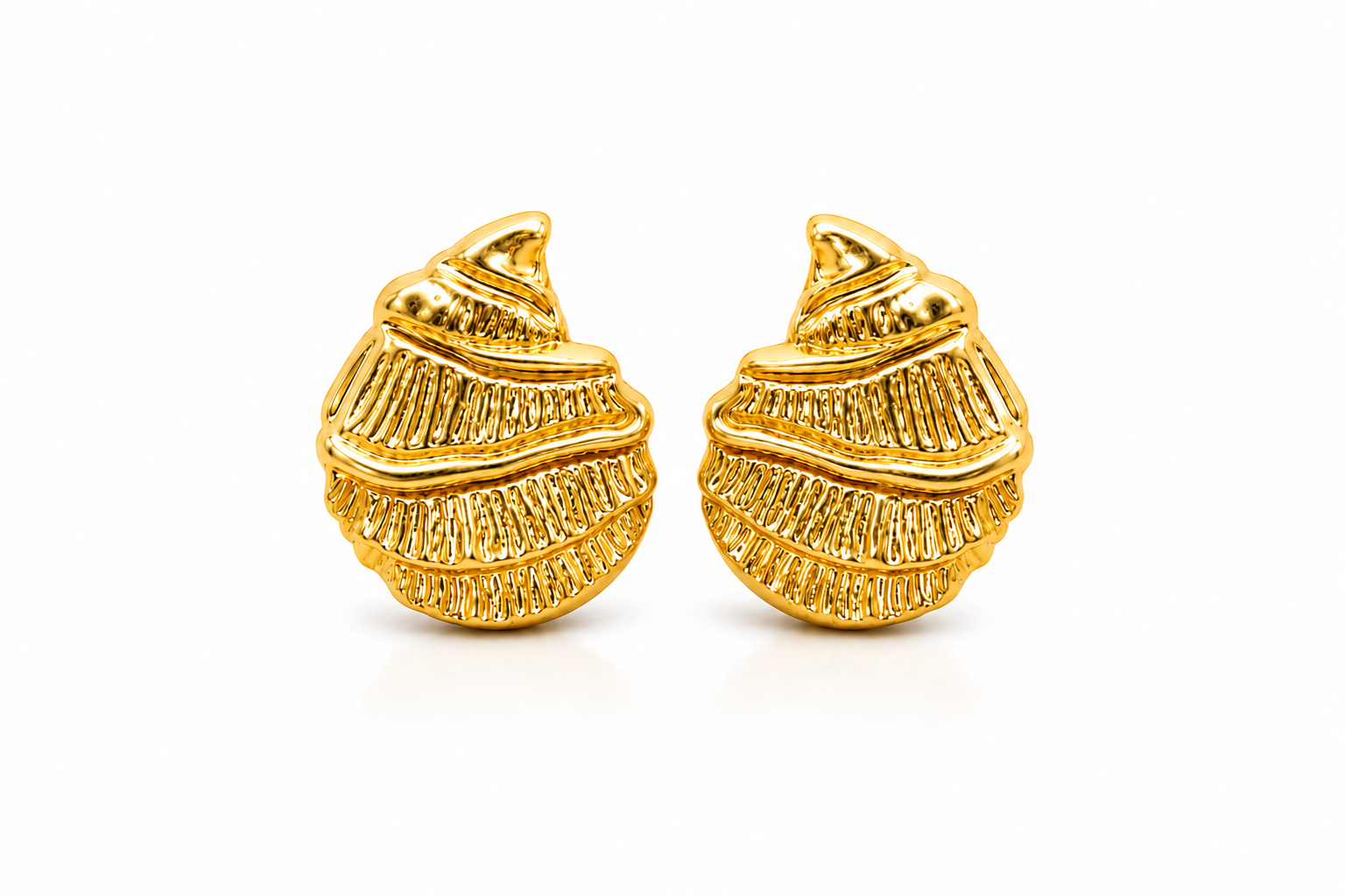 Brinco Caracol do Mar Retro Banho Ouro 18K