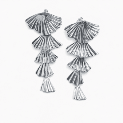 Brinco Cascata Folhas Banhado A Ródio Branco