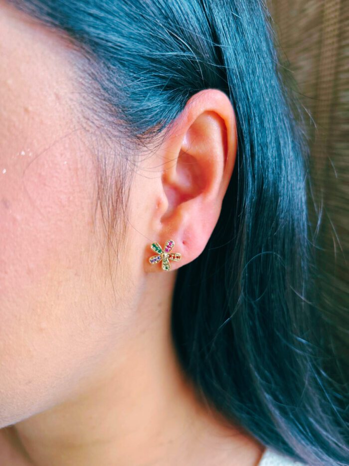 Brinco Flor Cravejado Colorido Banhado A Ouro 18K - Imagem 2