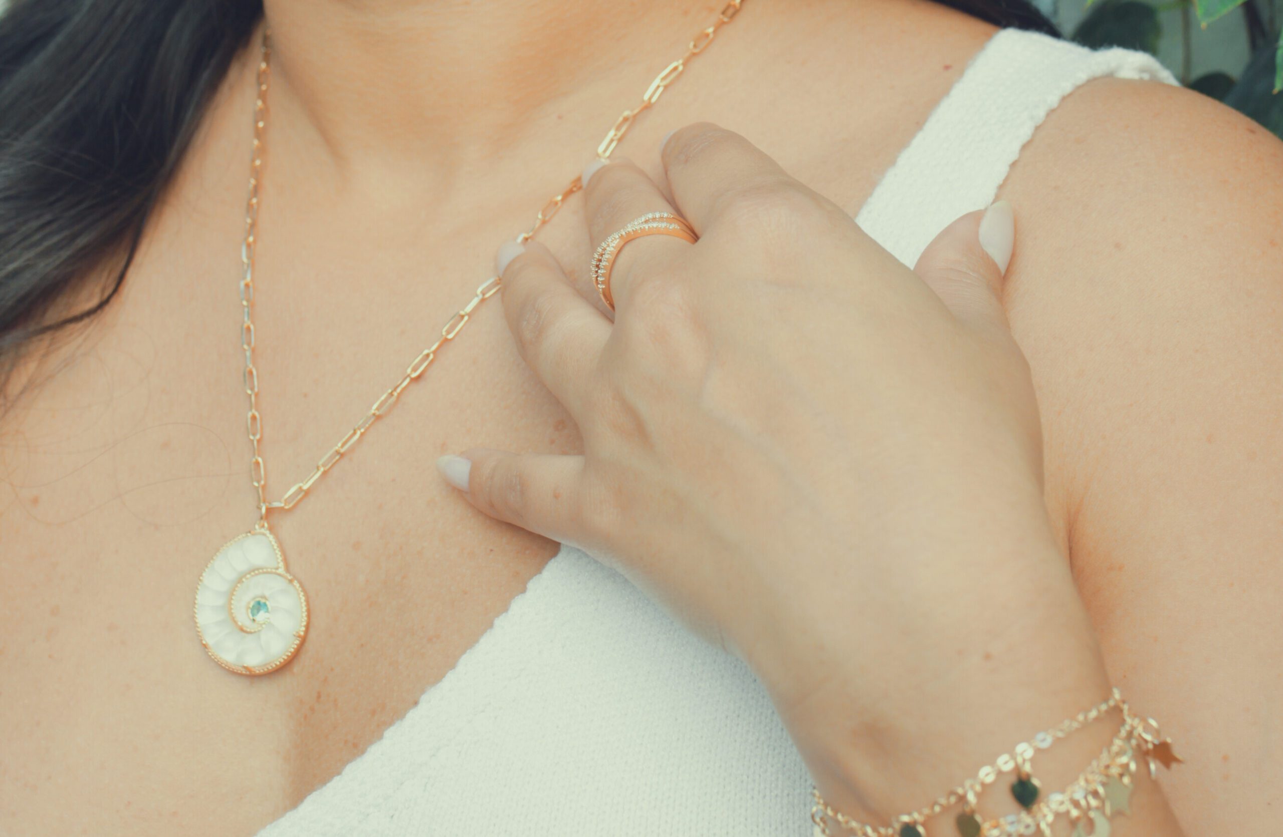 Colar Concha com Resina Banhado a Ouro 18k - Imagem 3