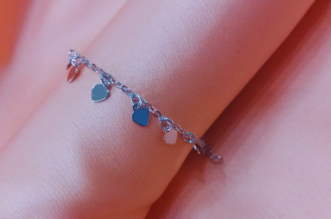 Pulseira de Corações Banhada a Ródio Branco