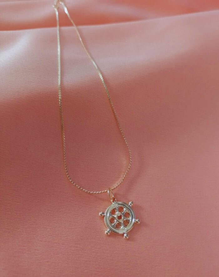 Colar Pingente Leme de Navio Banhado a Ouro 18K