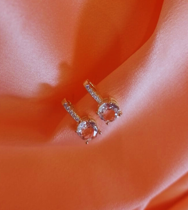 Brinco Pingente com Ponto de Luz em Zircônia Banhado a Ouro 18K
