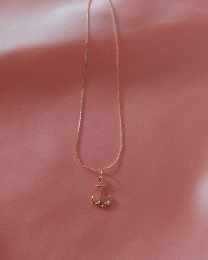 Colar Pingente de Âncora Banhado a Ouro 18K