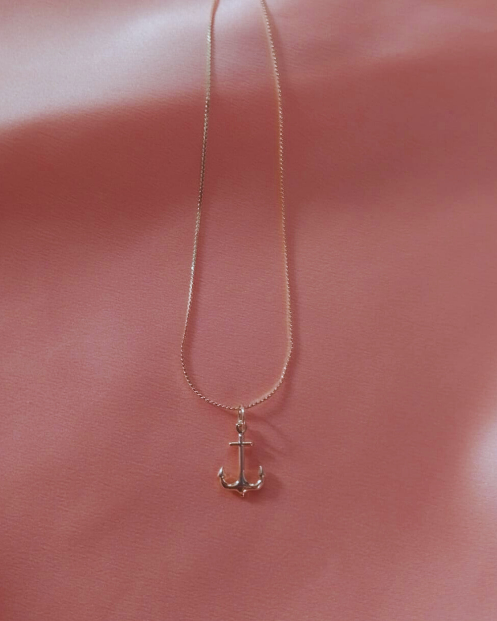 Colar Pingente de Âncora Banhado a Ouro 18K