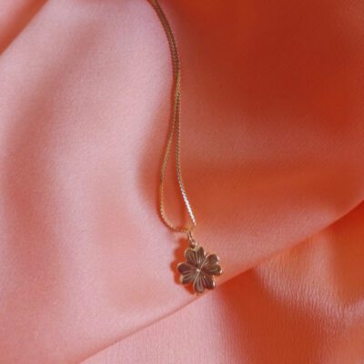 Colar com Pingente de Tervo Banhado A Ouro 18K