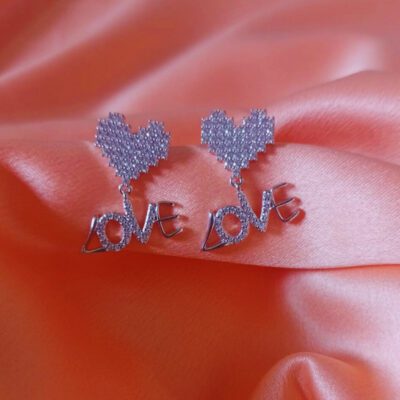 Brinco Coração Love Cravejado Banhado a Ródio Branco