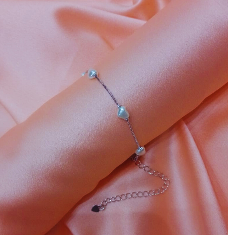 Pulseira Pérola em Formato de Coração Banhada a Ródio Branco