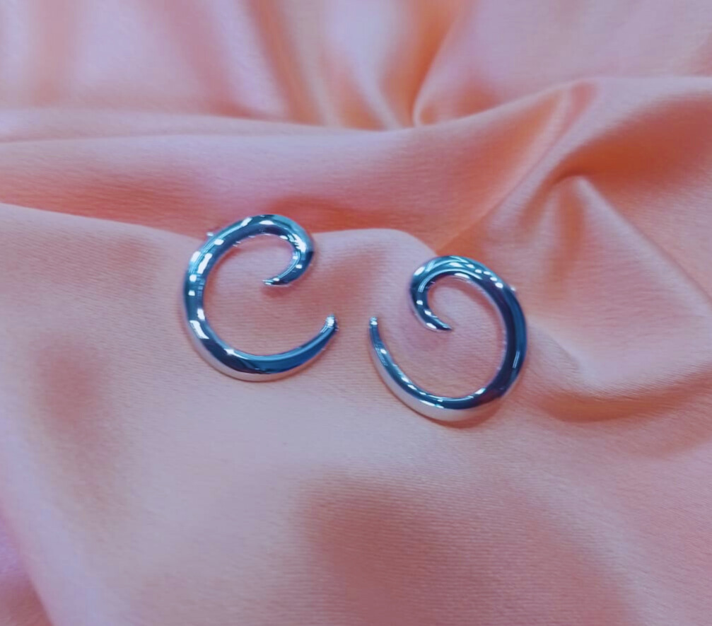 Brinco Caracol Banhado a Ródio Branco