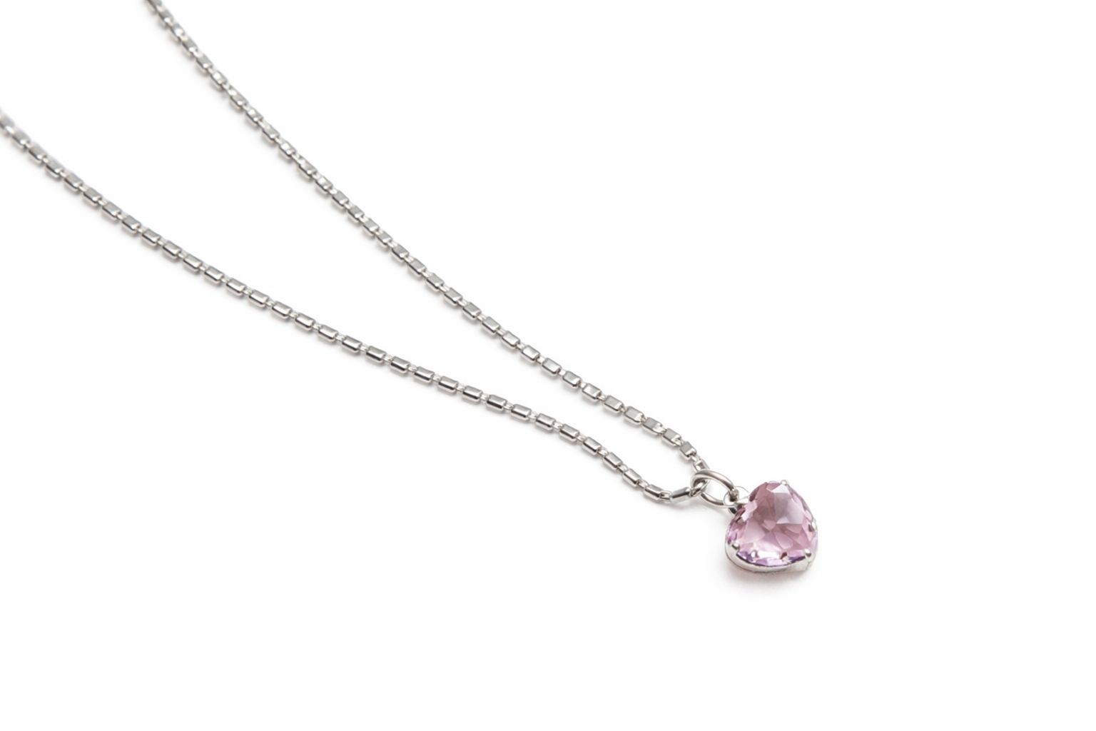 Colar Coração de Vidro Rosa em Ródio Branco