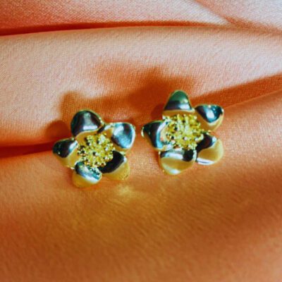 Brinco Flor Médio Banhado a Ouro 18K