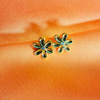 Brinco Flor Ponto de Luz Banhado a Ouro 18K