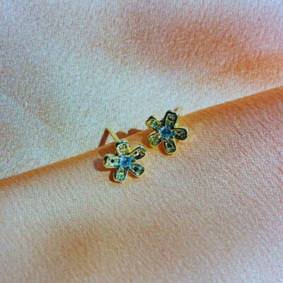 Brinco Mini Flor Banhado a Ouro 18k