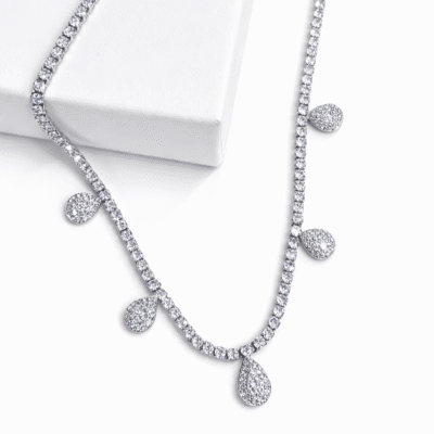 Colar Riviera com Gotas Banhado a Ródio Branco 18K