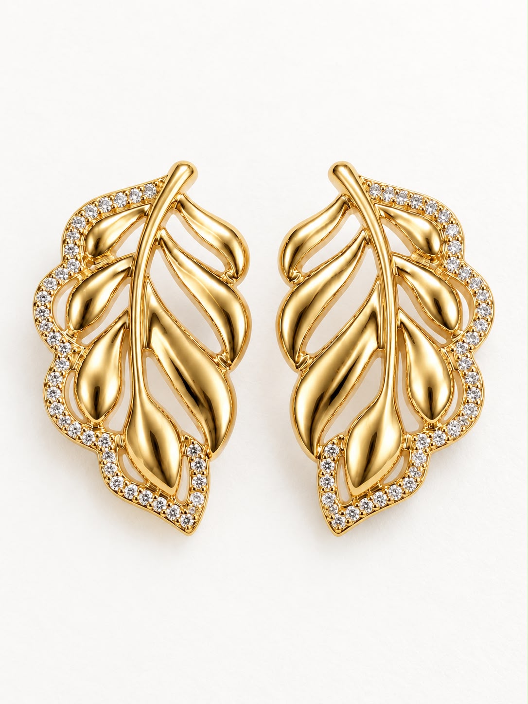 Brinco Folha Cravejado Banhado a Ouro 18k
