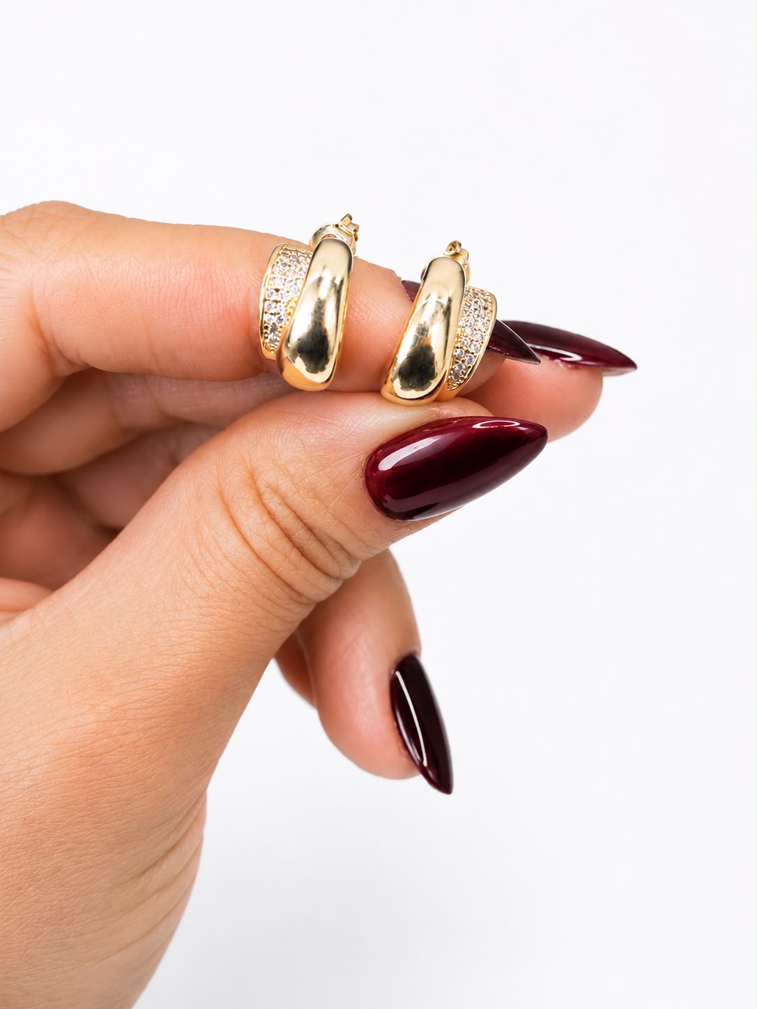Brinco Meia Argola Mini Cravejado Banhado a Ouro 18k - Imagem 4