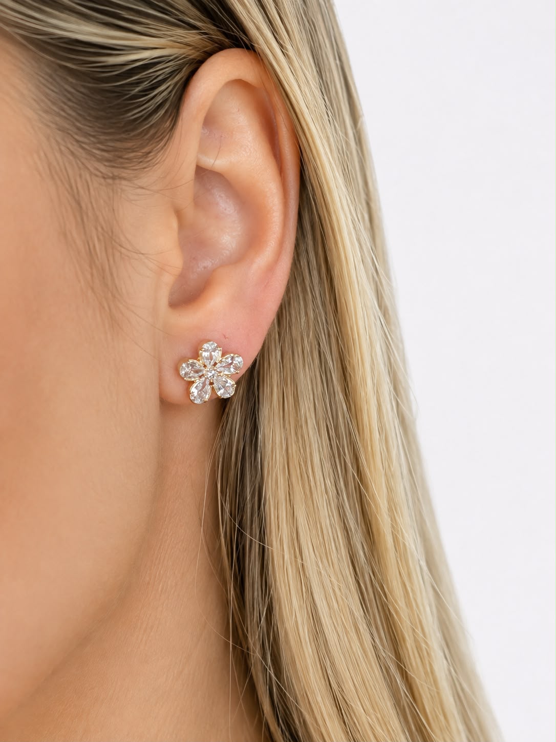 Brinco Flor Delicada Banhado Ouro 18k - Imagem 2