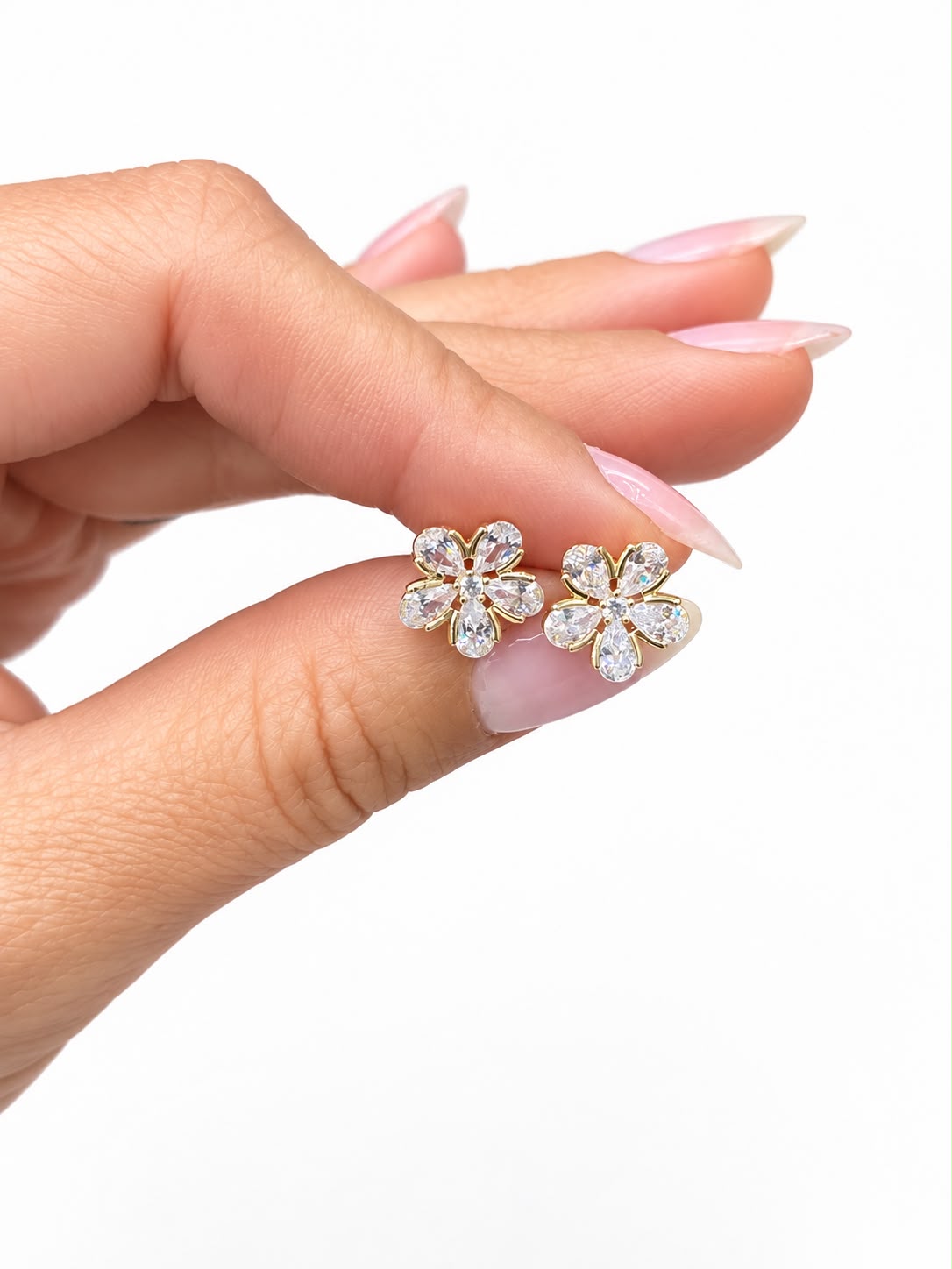 Brinco Flor Delicada Banhado Ouro 18k - Imagem 3