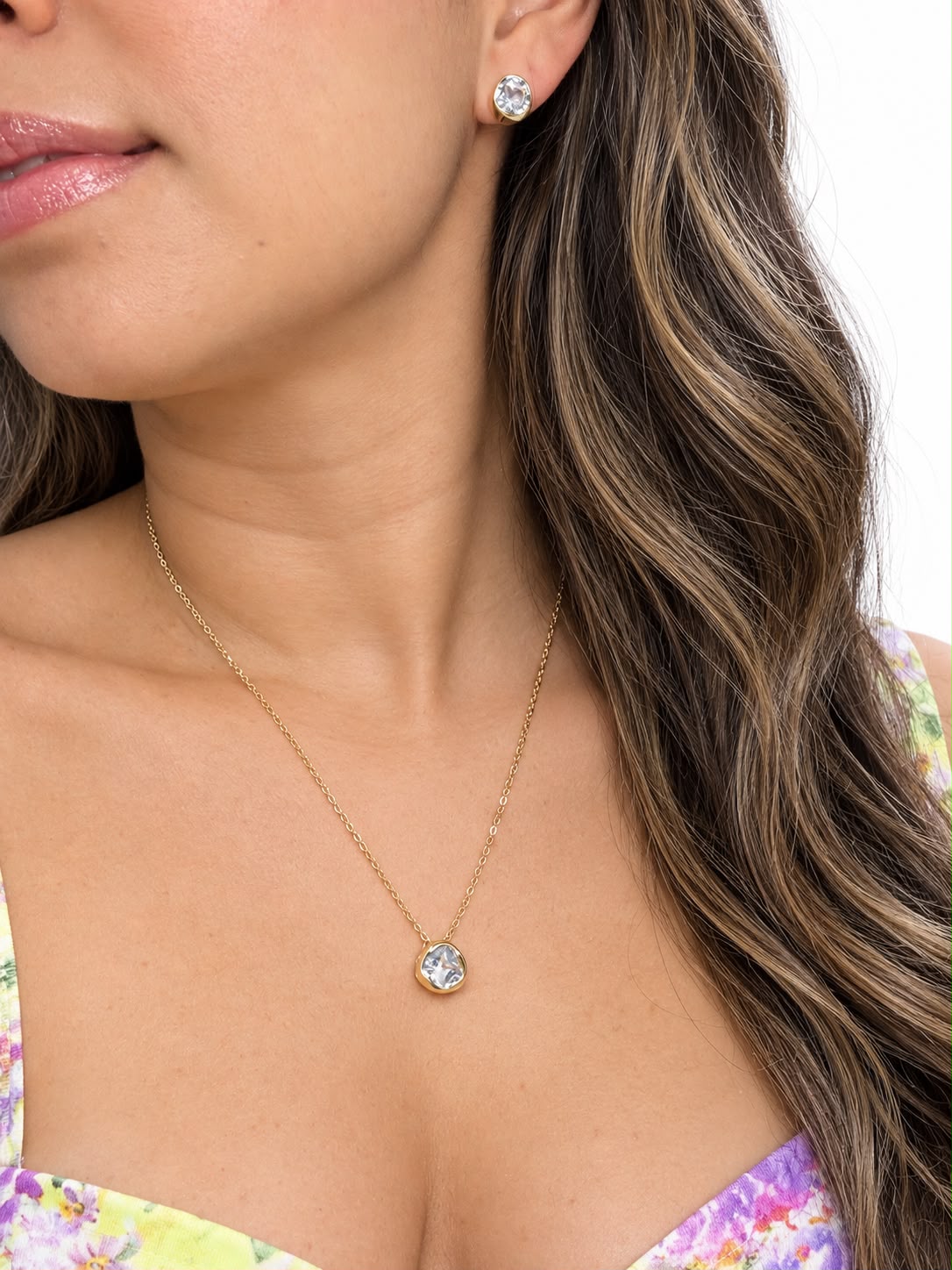 Colar Orgânico com Zircônia Cristal Banhado a Ouro 18K - Imagem 3