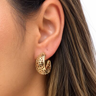 Brinco Meia Argola Trabalhado Banhado a Ouro 18K
